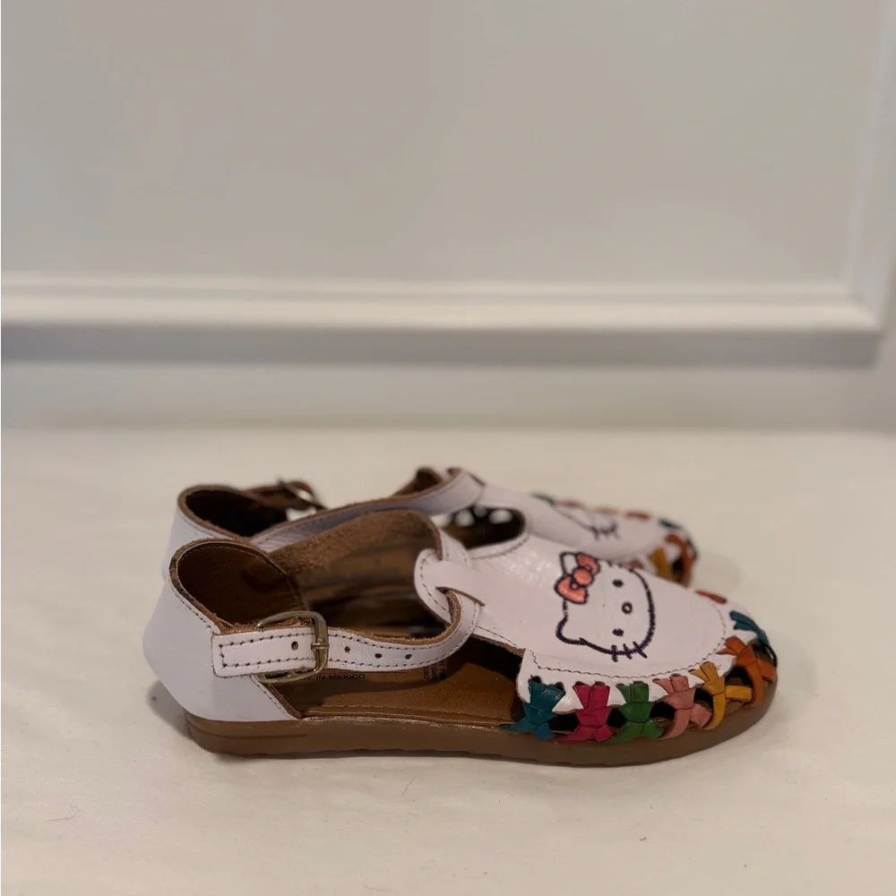 Hello Kitty‎ Huarache white Sandals approximately girls Size 12